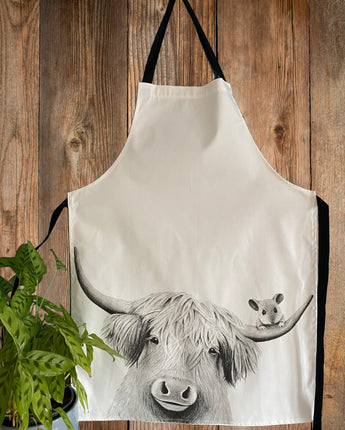 Bessie Highland Cow & Mouse Apron